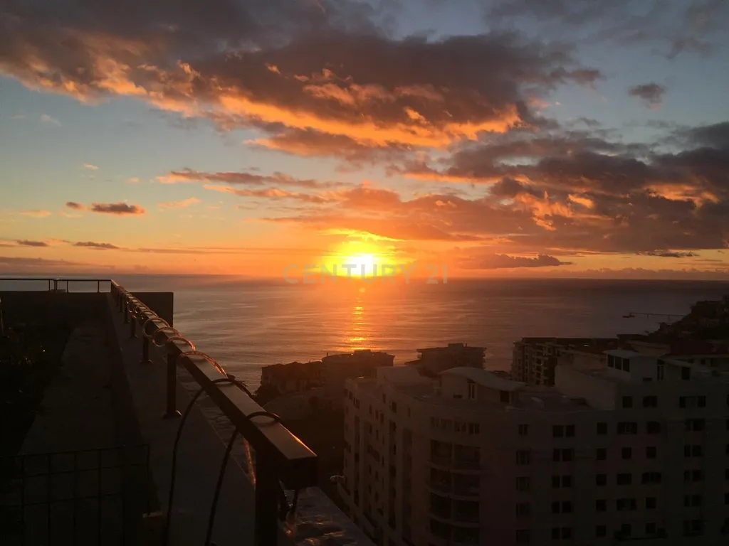 Penthouse com Vista Mar em Funchal, Madeira - Image 48