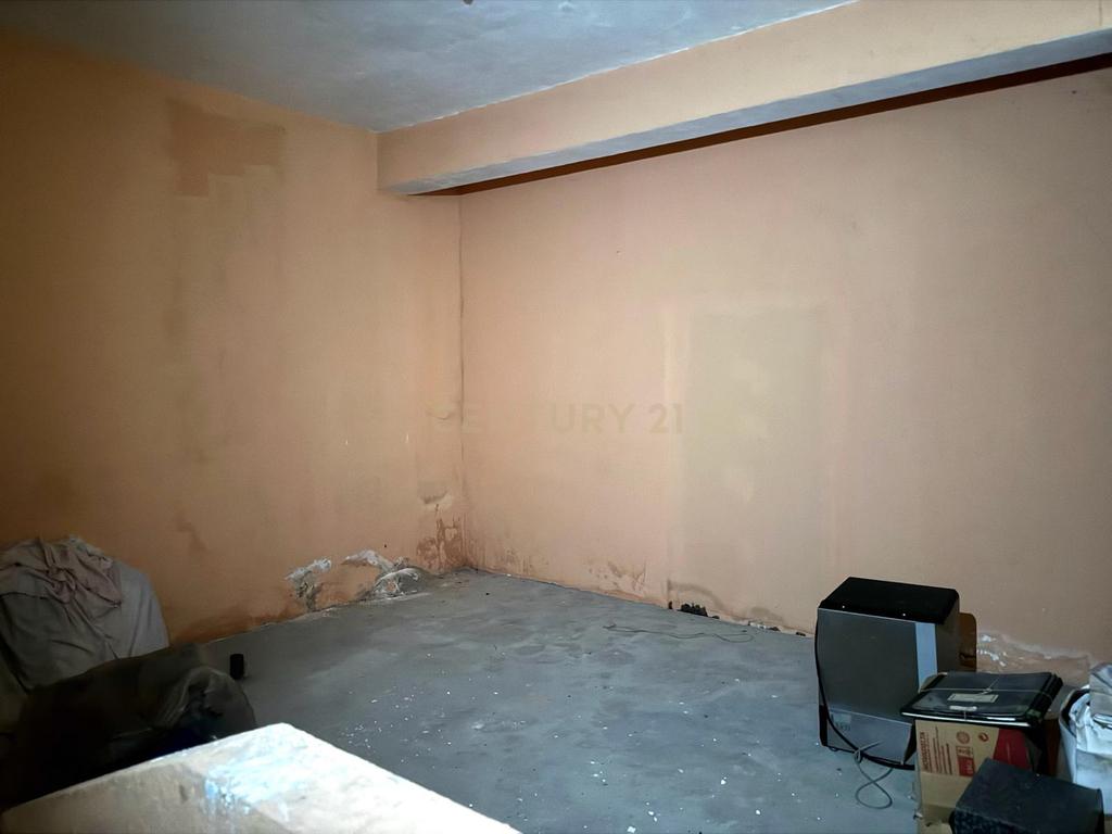 Café/Restaurante com 2 Armazéns e Loja Independente na Av. da República, Gaia - Image 39