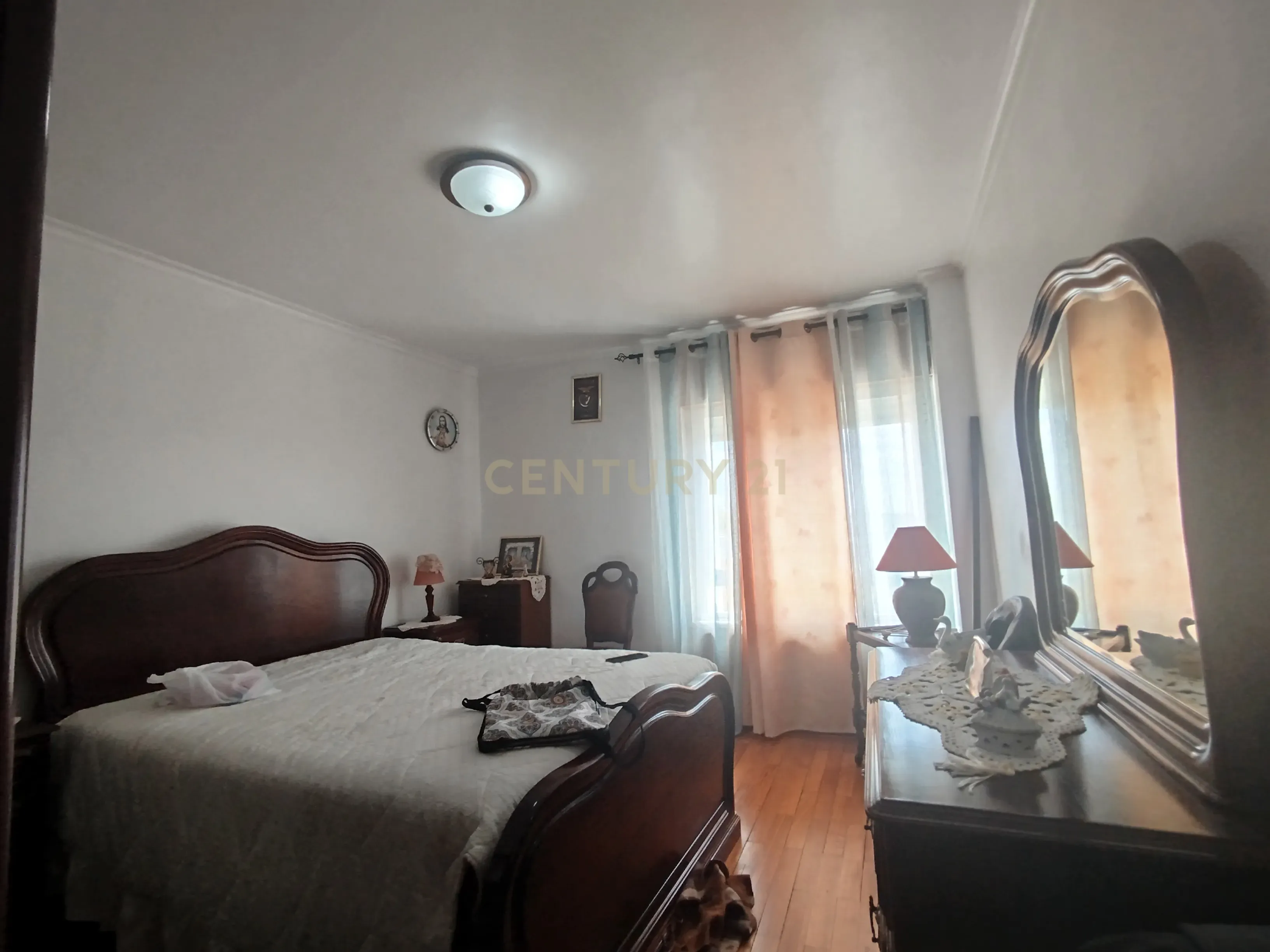 Fotografia 8 de Apartamento T3 com Excelente Exposição Solar, Arrecadação e Ótima Localização no Monte da Caparica