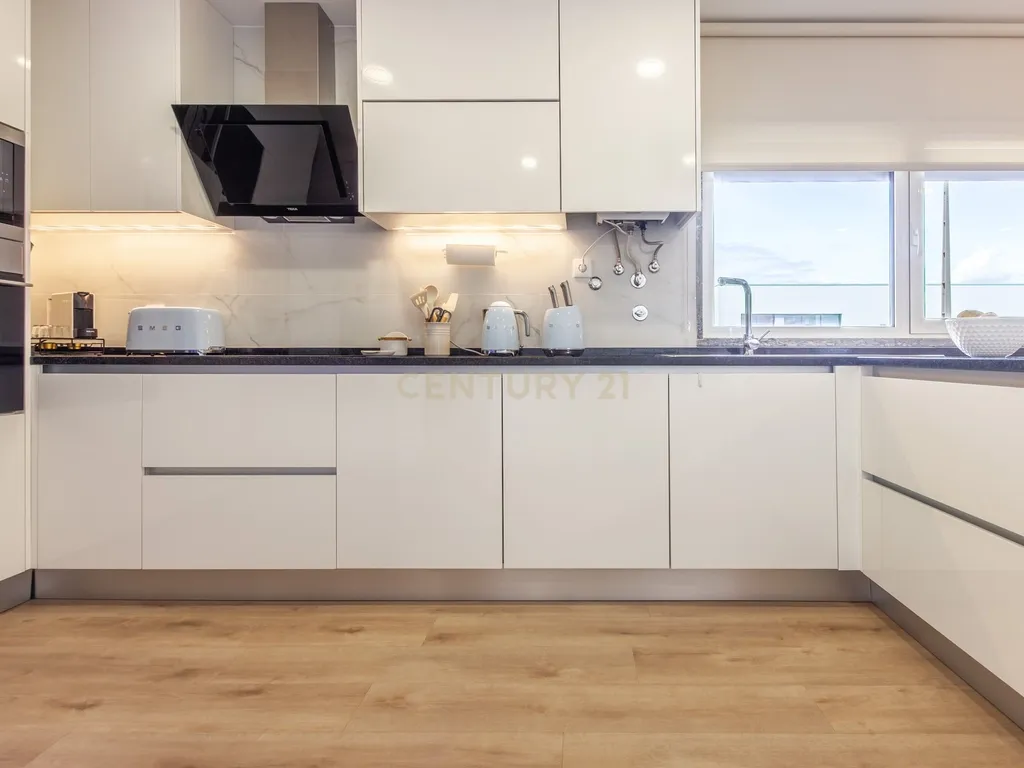 Apartamento T2 - Barreiro, Perto da Praia e Centro - Image 9