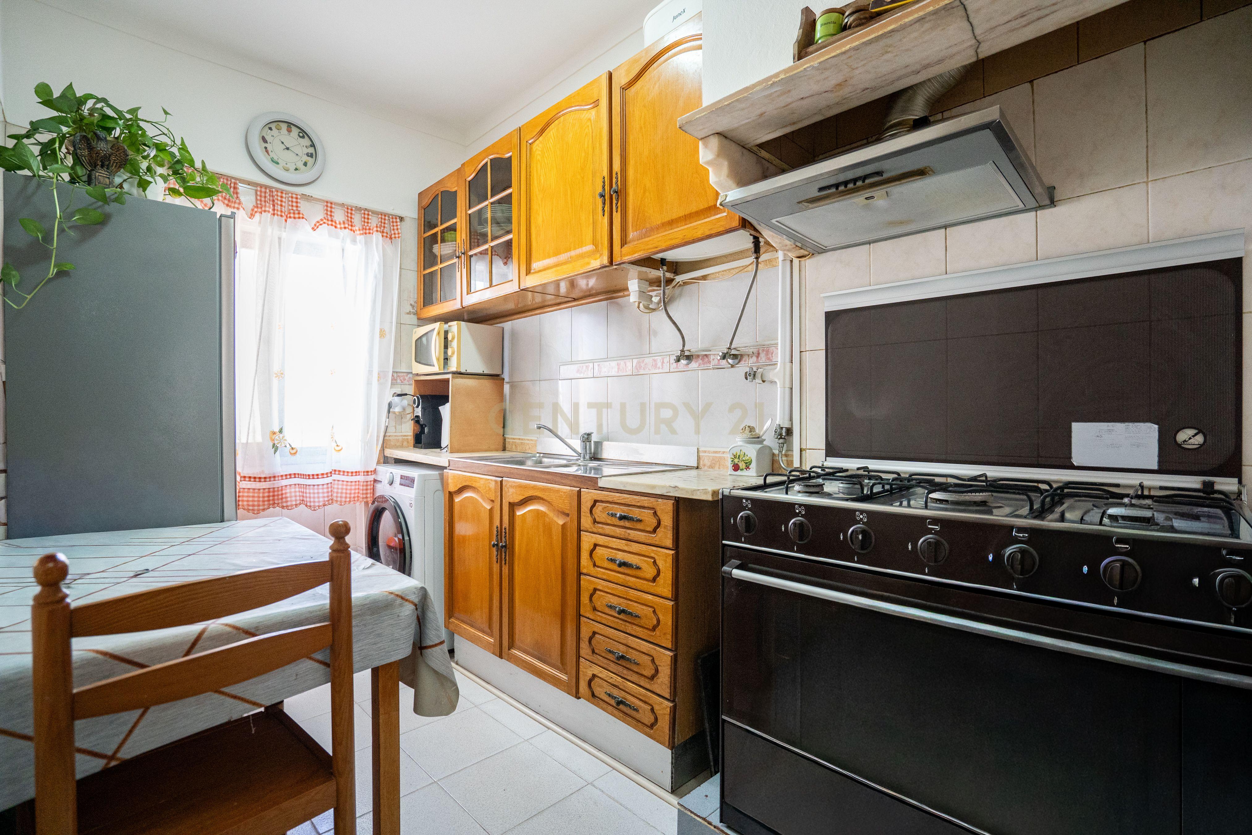 Fotografia 7 de Apartamento T2 com Varanda no Barreiro, Setúbal
