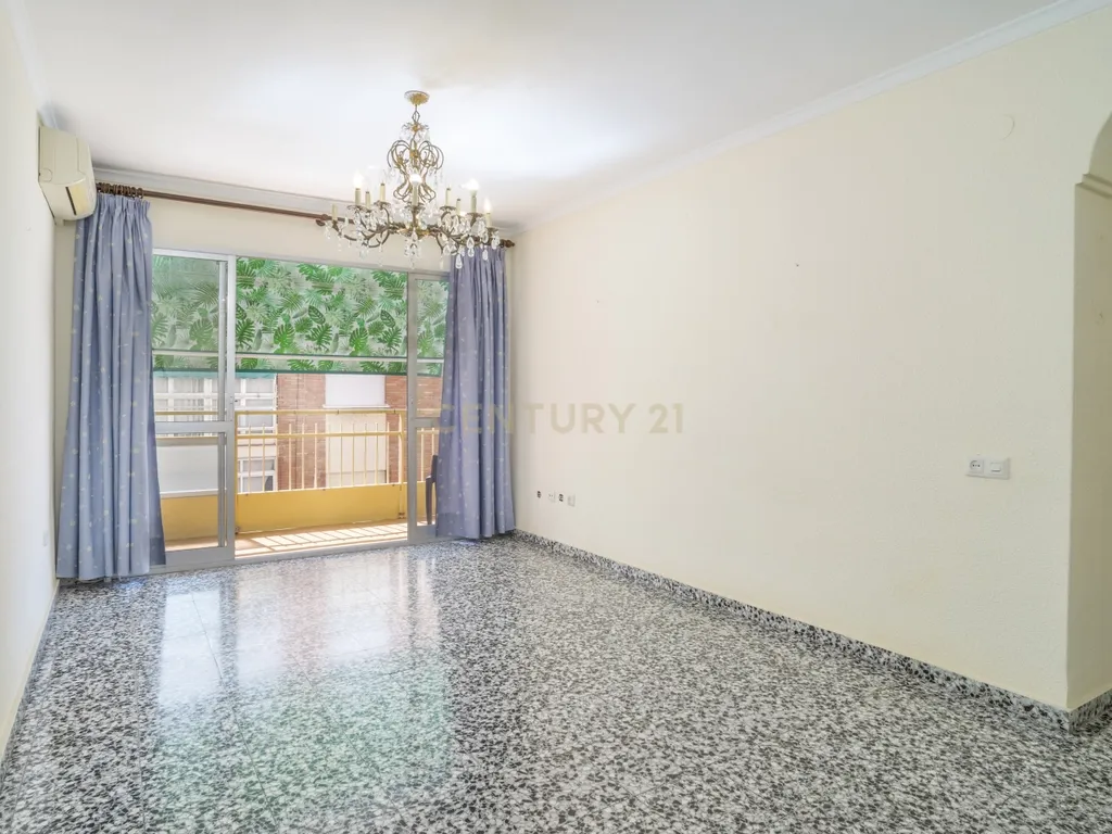 APARTAMENTO ESPAÇOSO DE 4 QUARTOS COM TERRAÇO EM MÁLAGA – LOCALIZAÇÃO PRIVILEGIADA E ELEVADO POTENCIAL - Image 22