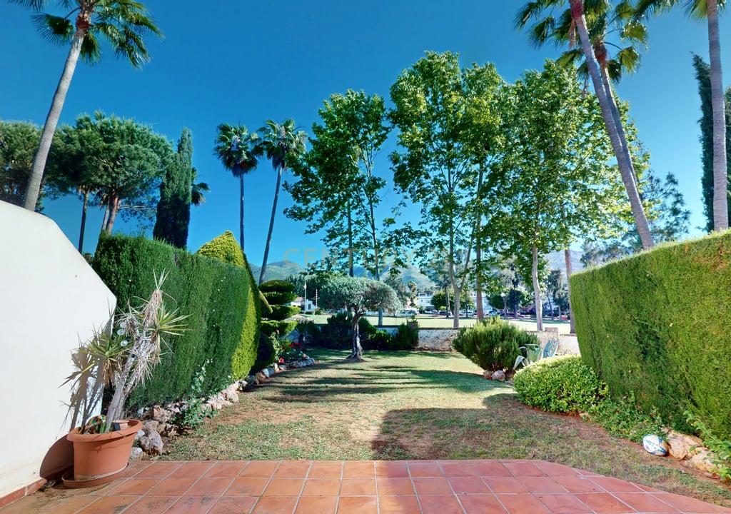 Casa Térrea em Málaga com Jardim e Piscina em Comunidade Fechada - Image 35