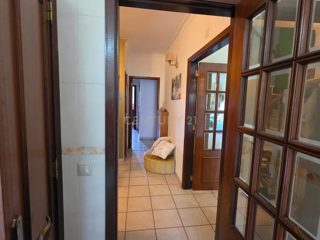 Apartamento Duplex T5 no centro de Palmela - Image 20