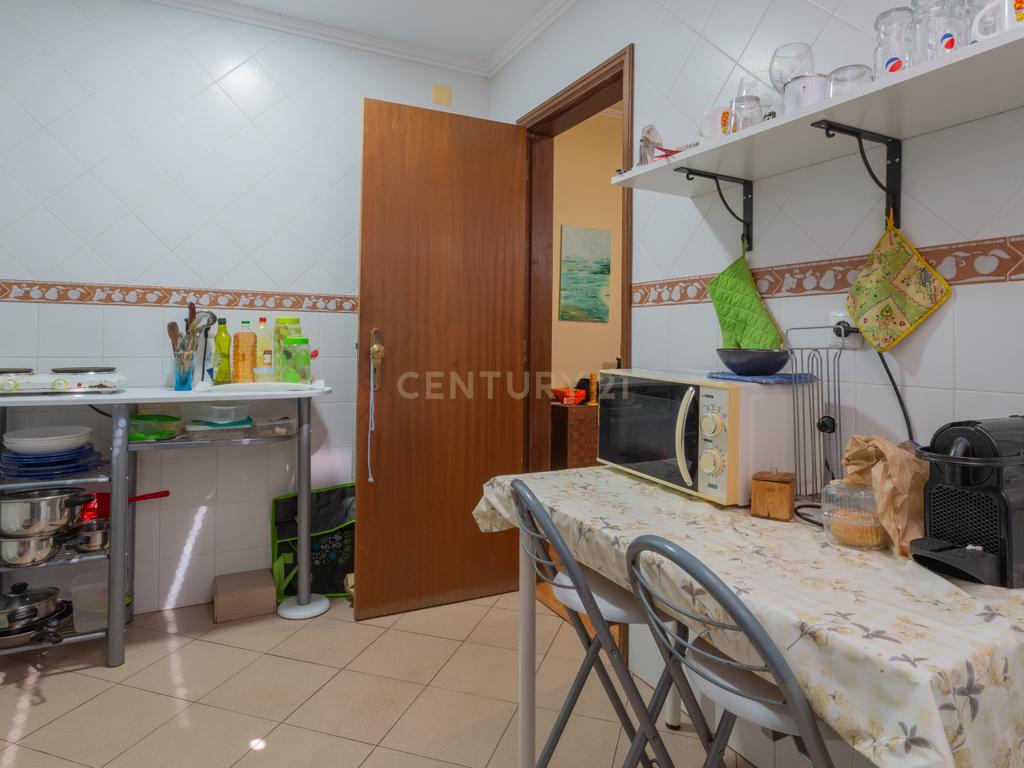 Apartamento Remodelado em Corroios, Seixal T3 + 3, garagem e Terraço - Image 35