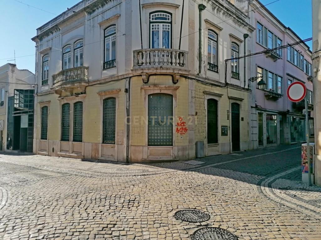 Loja para Comércio/Serviços na Zona Histórica de Santarém - Image 5