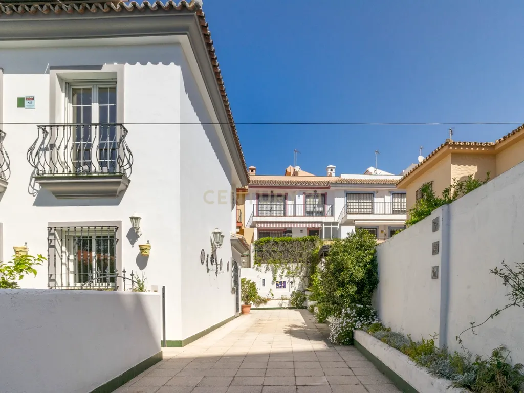 Moradia isolada com piscina privada em Sohail, Fuengirola - Image 38