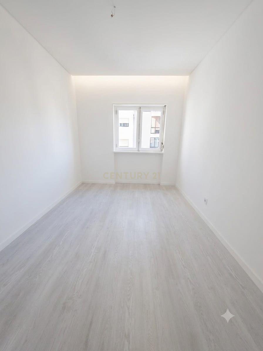 Fotografia 11 de Apartamento T3 com 100 m2 no Monte Estoril para arrendamento