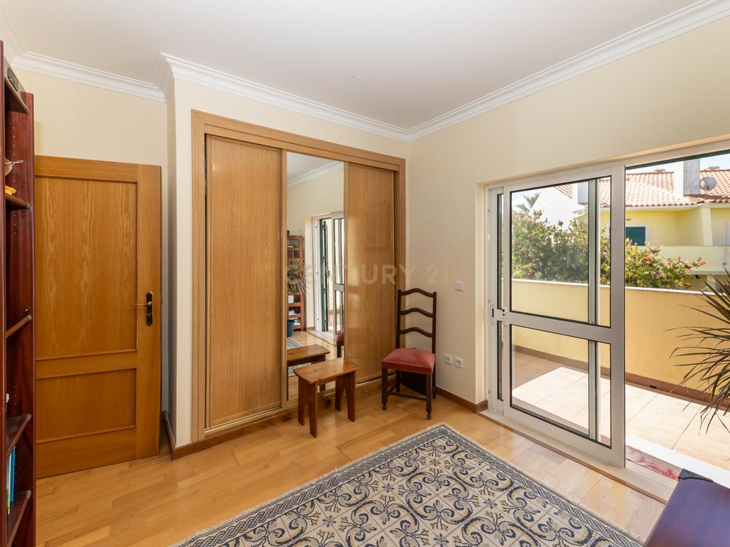 Moradia T3 no Condomínio Varandas do Golfe do Montado – Segurança, Conforto e Estilo de Vida Exclusivo - Image 49