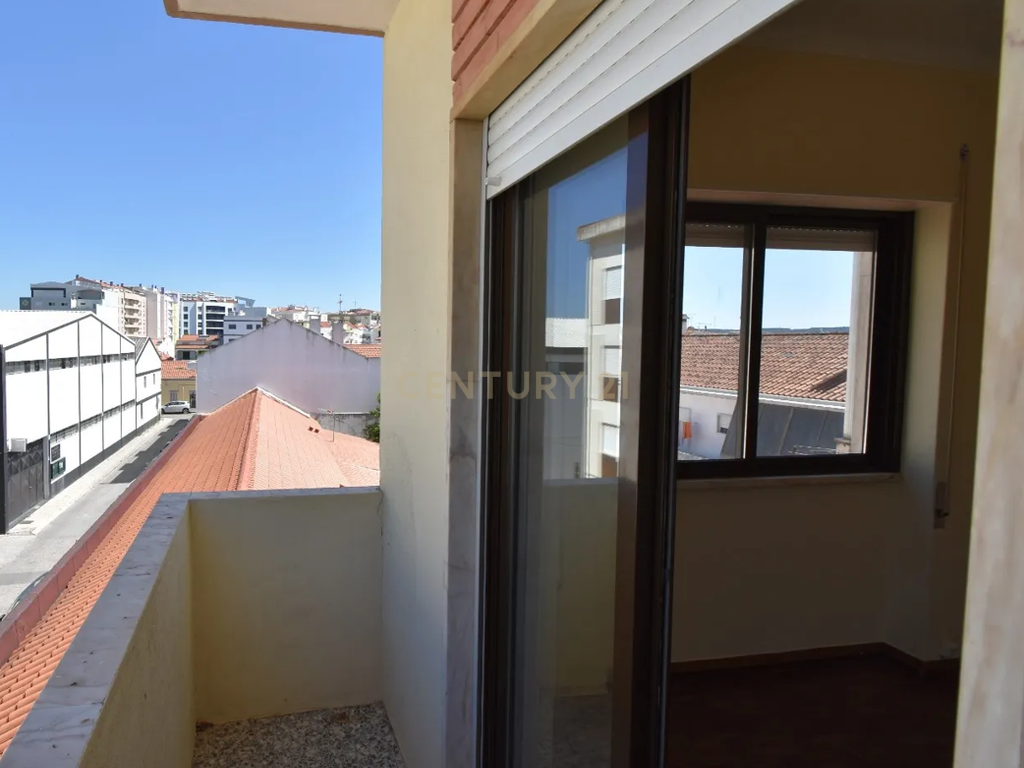 Apartamento T3 em Excelente Estado – Localização Central e Ótima Exposição Solar - Image 15