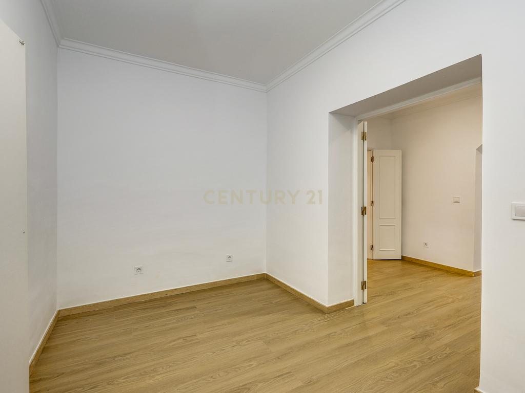T2+1 renovado para arrendamento na Estrela (CAVE) | Lisboa - Image 17