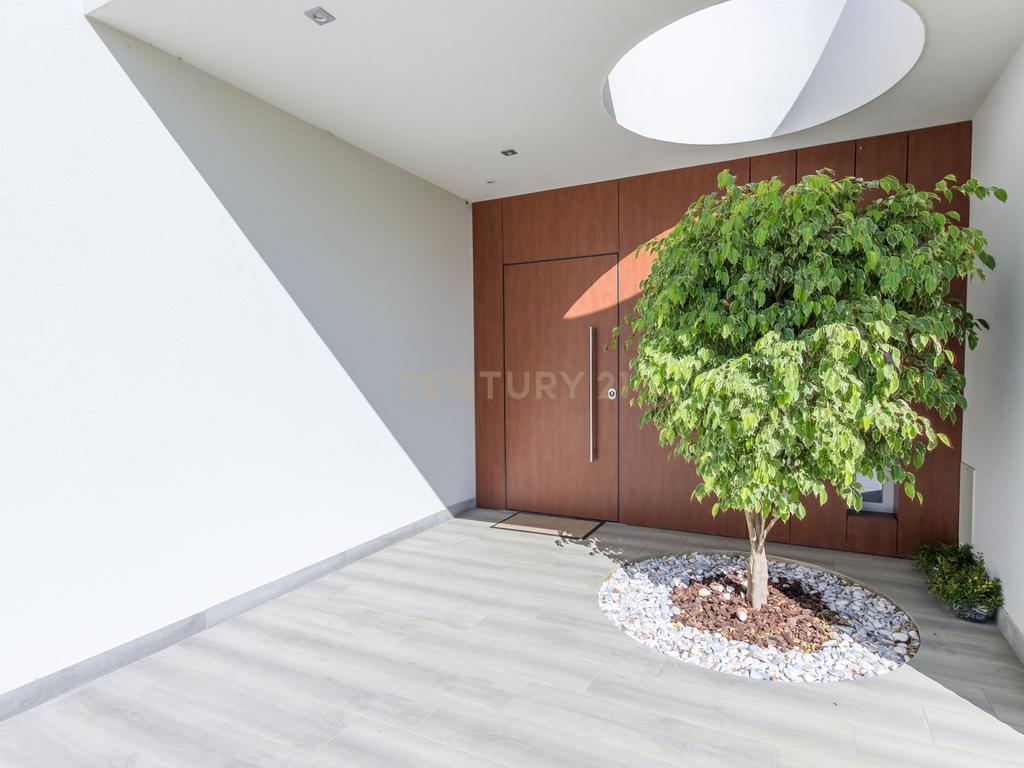 Vila Alegre / Fernão Ferro - Luxuosa moradia isolada térrea de 4 assoalhadas com arquitetura comtemporânea inserida em lote de 2775 m² - Image 3