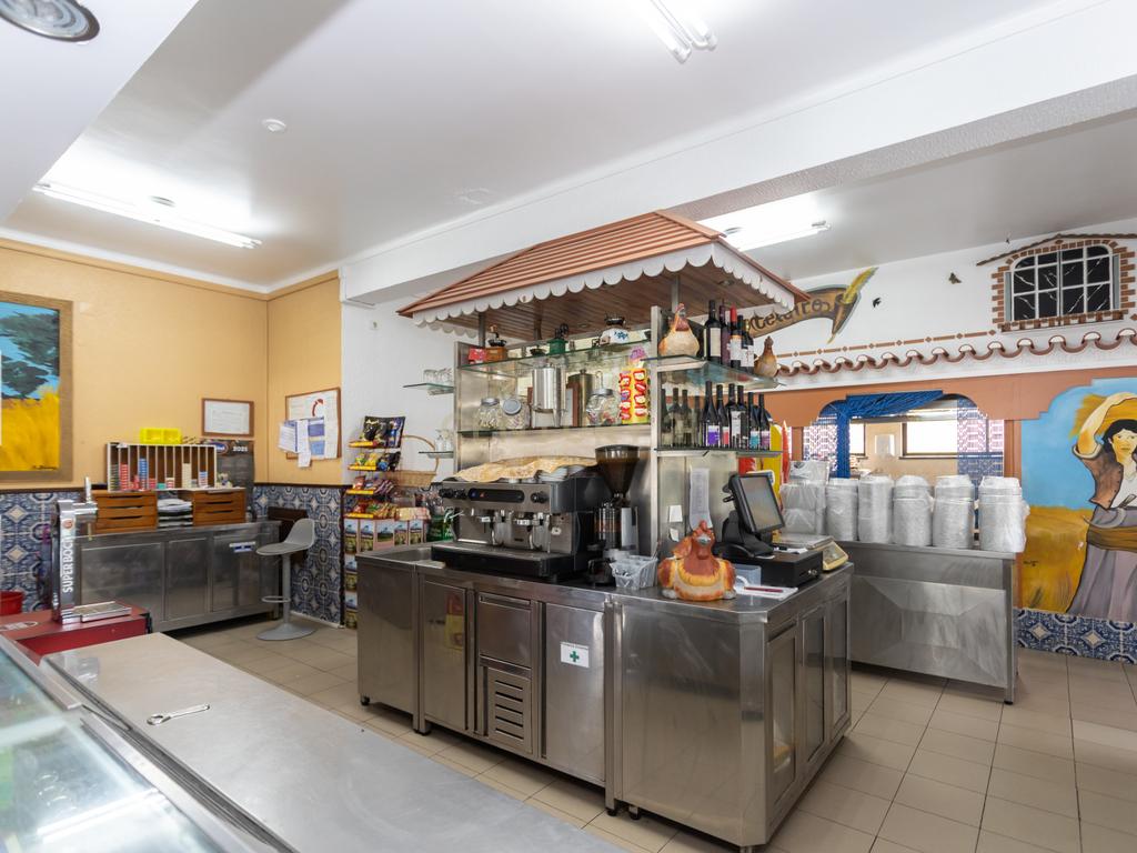 Oportunidade Única de Negócio: Restaurante Celeiro – Take Away – Churrasqueira em Setúbal - Image 8