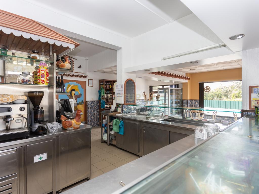 Oportunidade Única de Negócio: Restaurante Celeiro – Take Away – Churrasqueira em Setúbal - Image 9