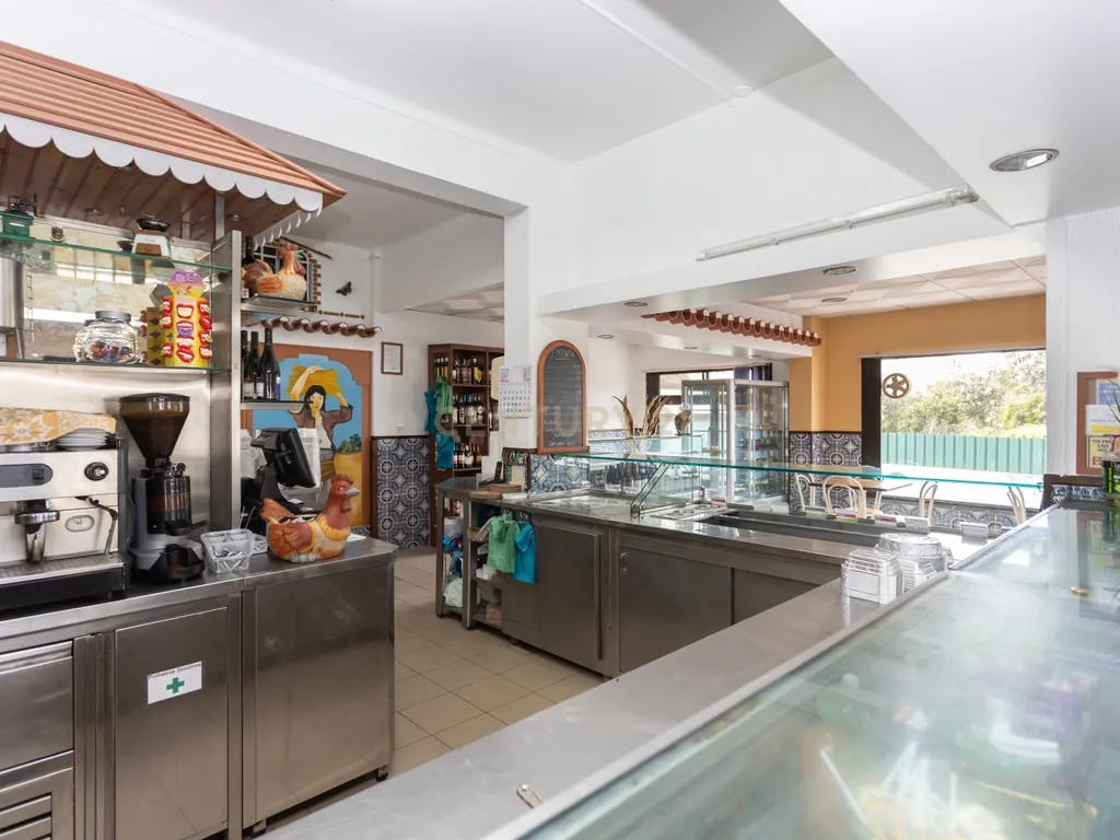 Oportunidade Única de Negócio: Restaurante Celeiro – Take Away – Churrasqueira em Setúbal - Image 9