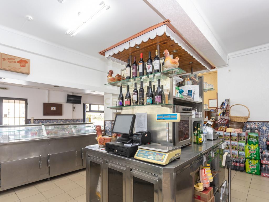 Oportunidade Única de Negócio: Restaurante Celeiro – Take Away – Churrasqueira em Setúbal - Image 11