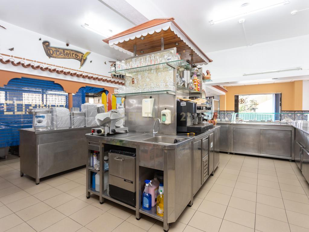 Oportunidade Única de Negócio: Restaurante Celeiro – Take Away – Churrasqueira em Setúbal - Image 12
