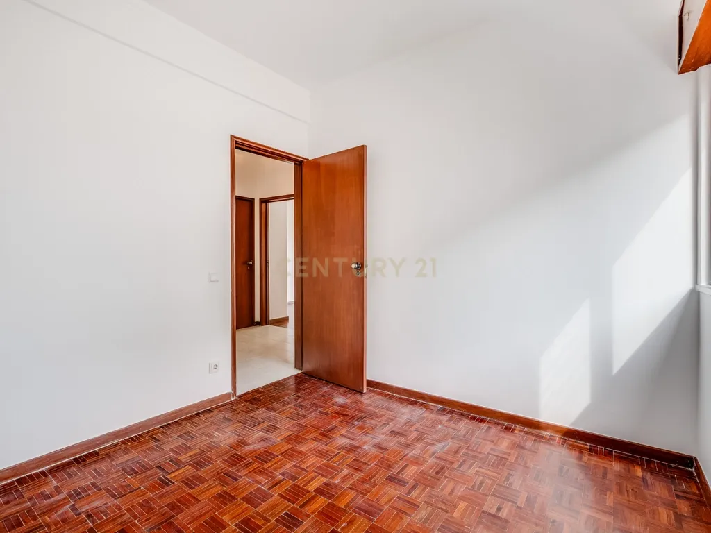 Apartamento T 4 em Faro no centro da cidade a 300m do mercado Municipal. - Image 11