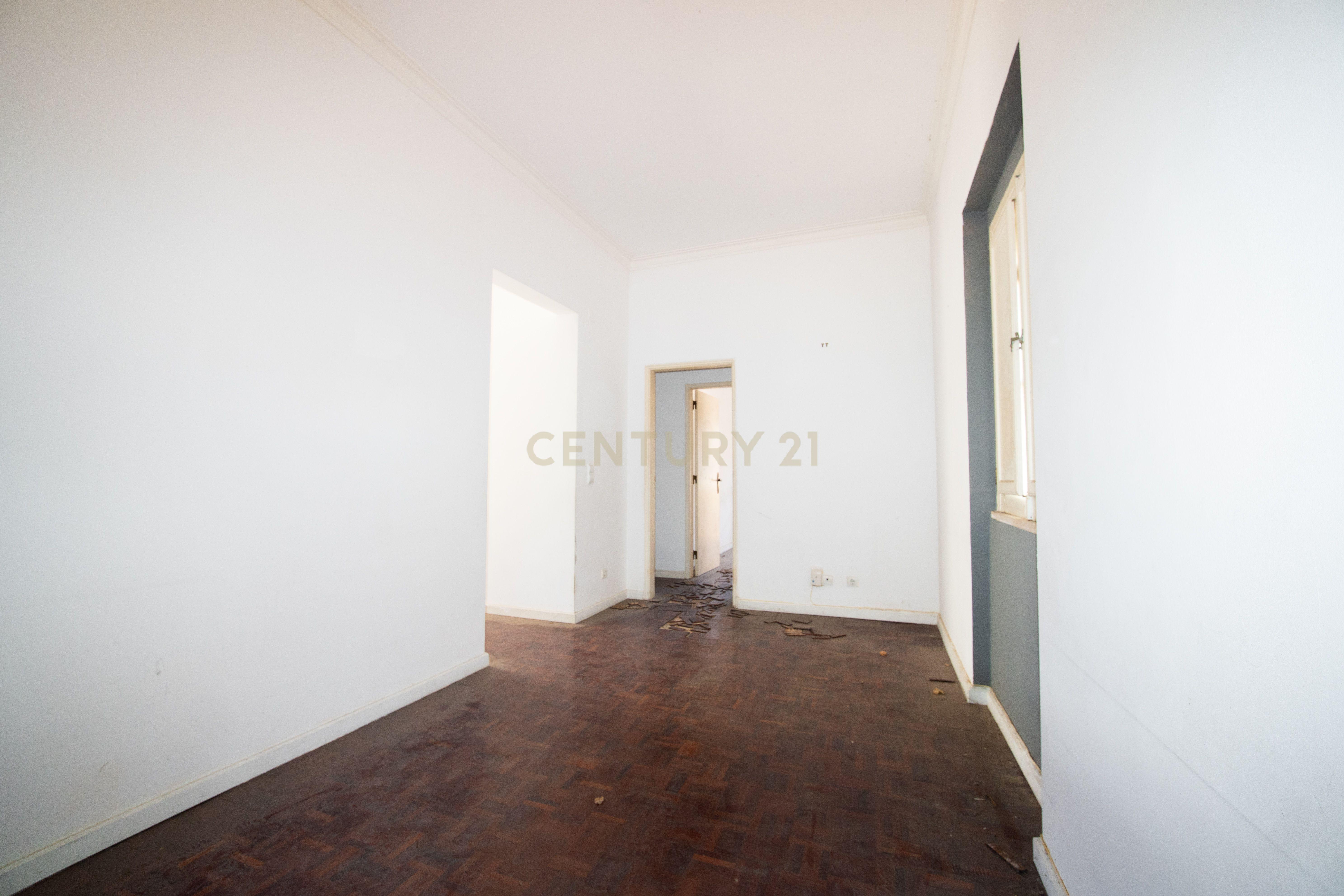 Fotografia 12 de MORADIA PARA OBRAS TOTAIS EM CARNIDE