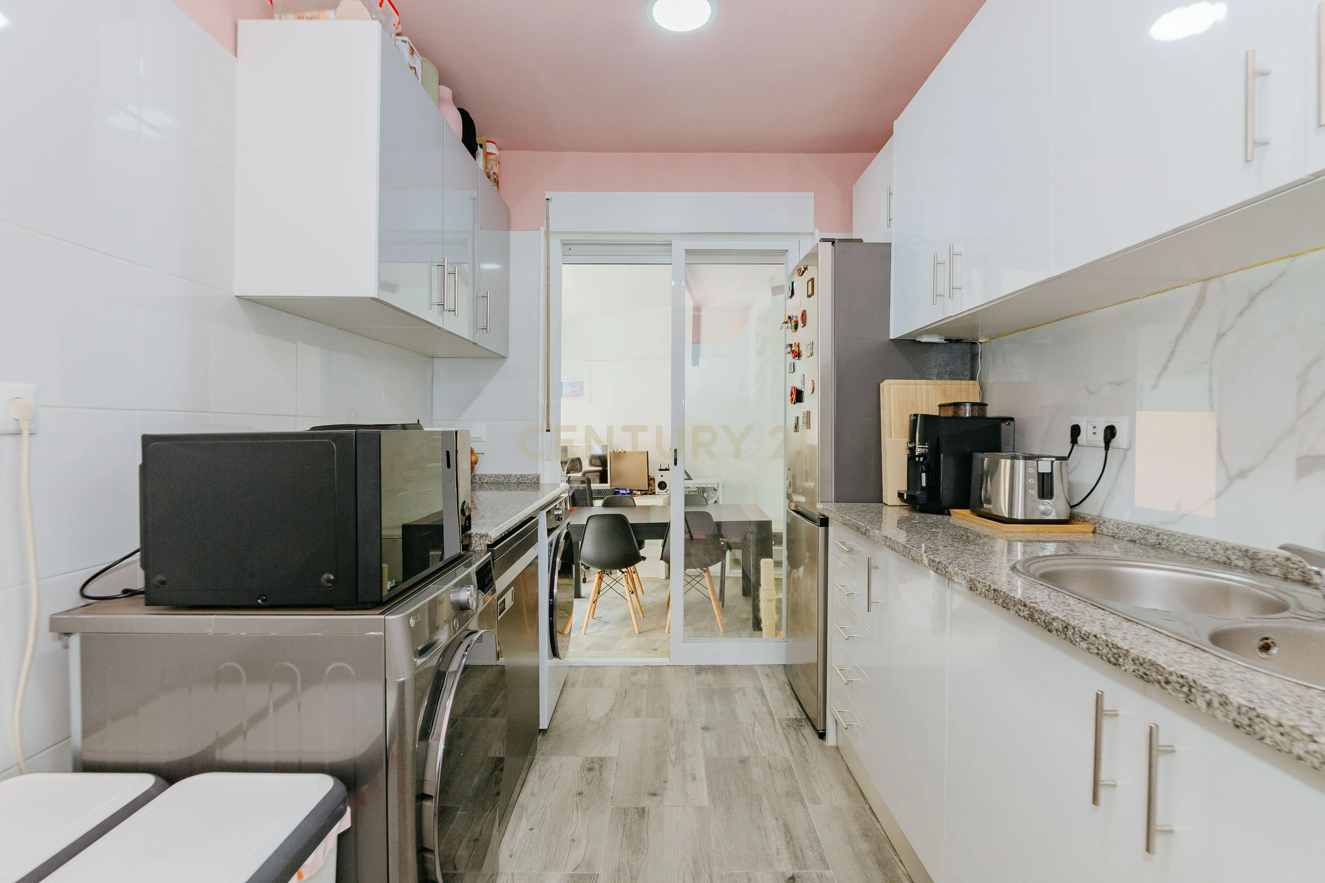 Fotografia 6 de Apartamento T1+1 com estacionamento em Águas Livres, Amadora