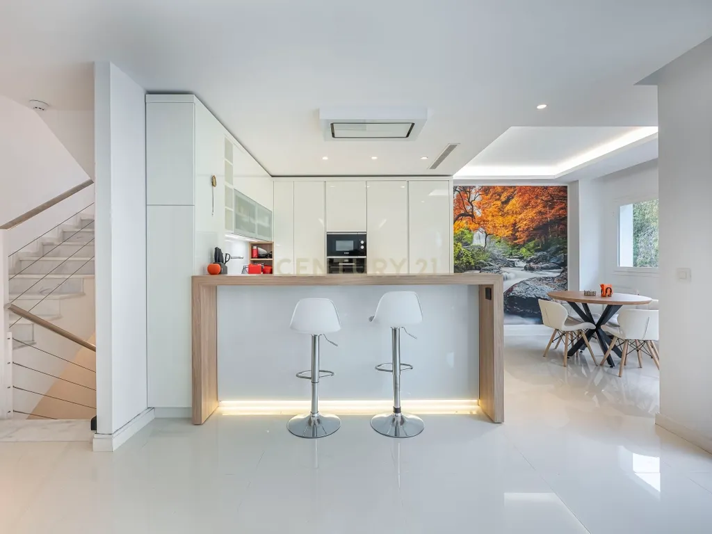 Moradia de Luxo a 500 Metros da Praia - Image 9