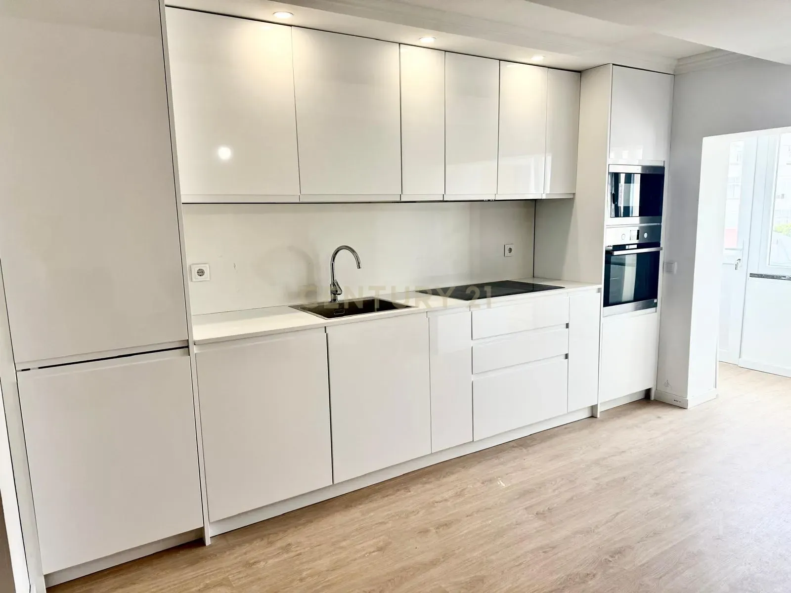 Apartamento totalmente remodelado na Vila de Oeiras - Image 2