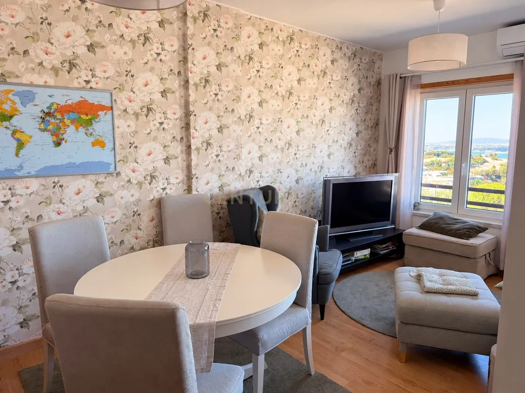 Apartamento T2 com Vista Fantástica sobre o Rio Tejo, Estacionamento e Arrecadação – Caparica, Almada - Image 4