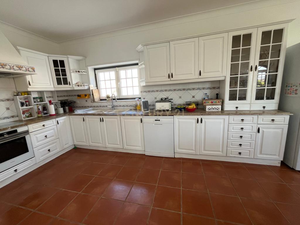 Moradia com 5 quartos em Vale Covo, Bombarral, com jardim, piscina, barbecue, adega e várias zonas de lazer - Image 47