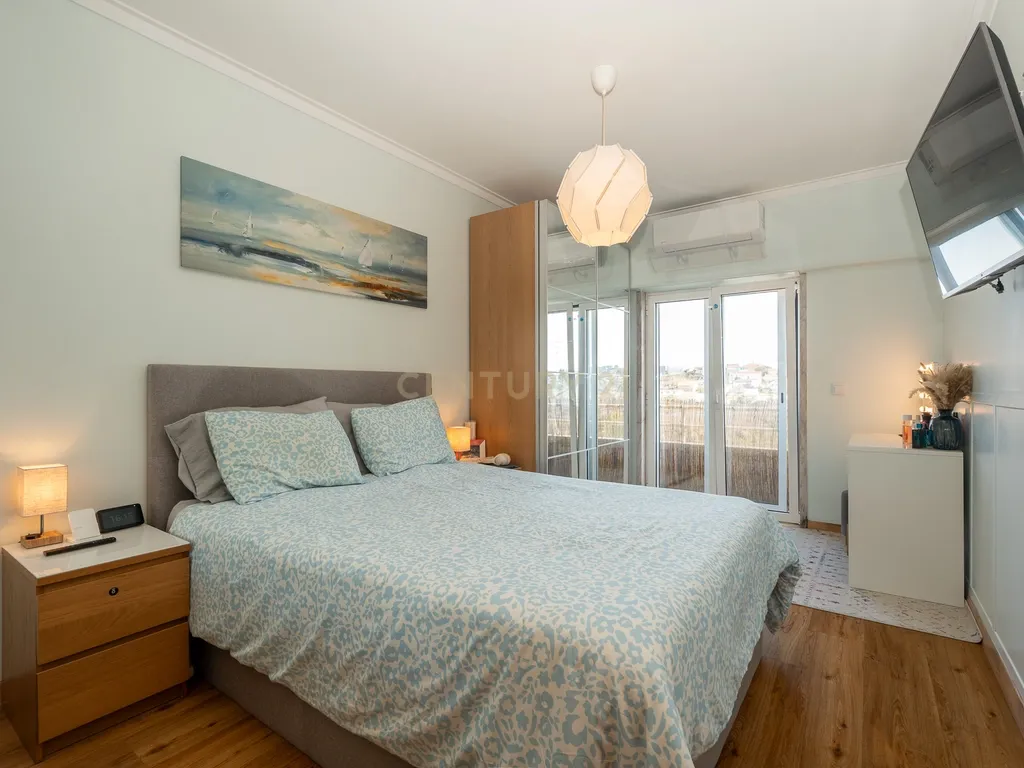 ** ESPECTACULAR APARTAMENTO T2 REMODELADO, NA URBANIZAÇÃO DA ANTA ** - Image 25
