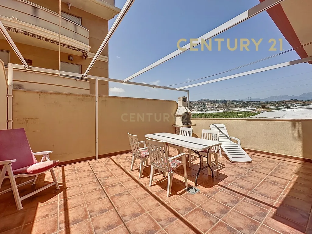 Apartamento de um quarto para arrendar em Torrox Costa com terraço e piscina - Image 12