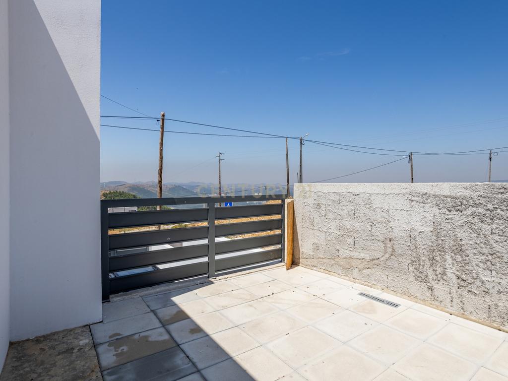 Moradia T3 Nova com vista desafogada em  Vialonga - Image 30