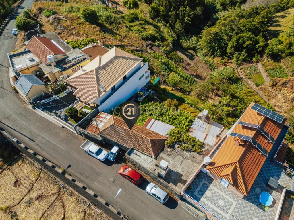 Moradia Tradicional Madeirense com Terreno de 1300 m² em Gaula - Image 2