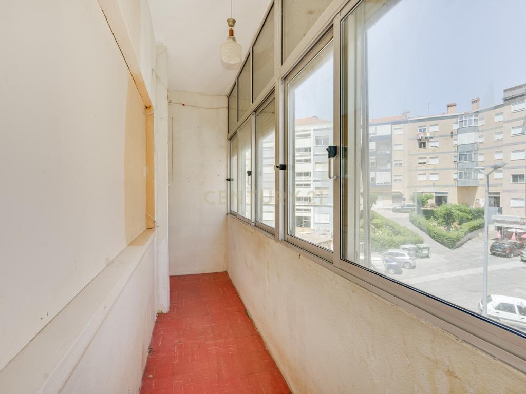 T2 Luminoso na Vila da Apelação – Espaço, Conforto e Potencial - Image 16