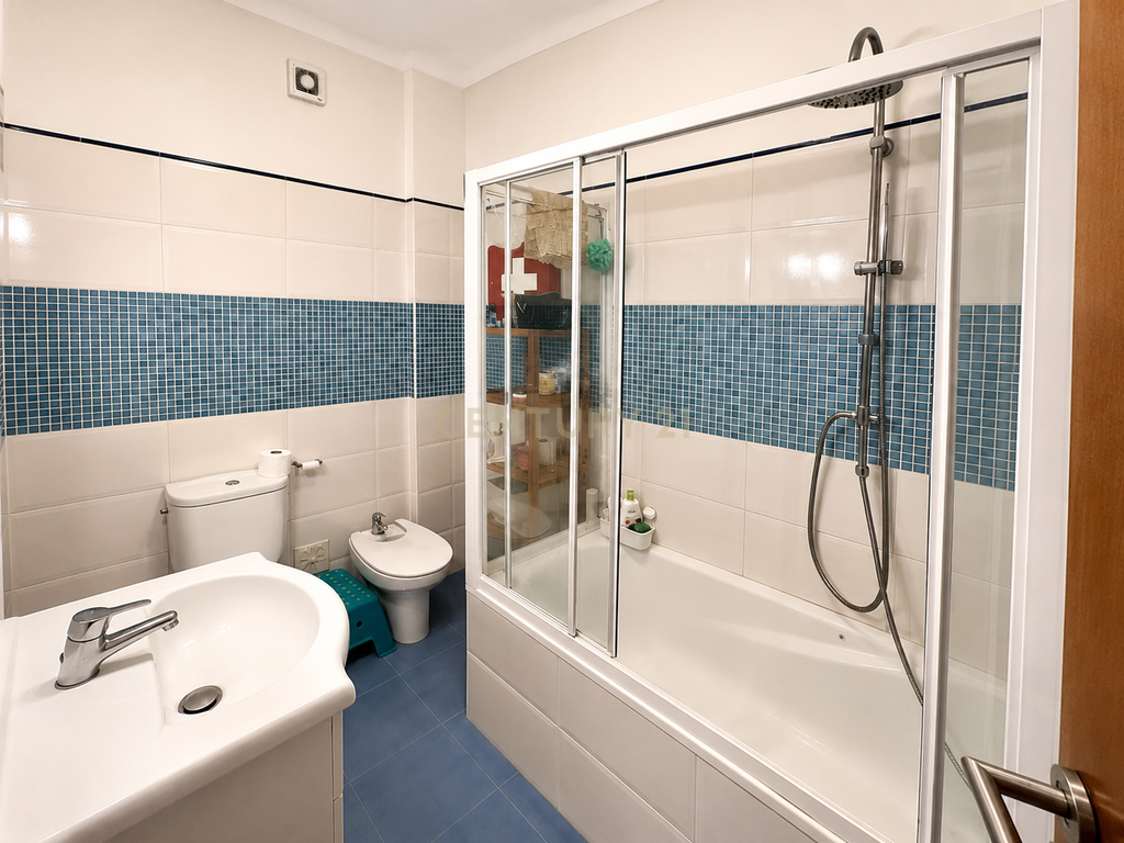 Apartamento T3 Central Almada Remodelado - Image 8