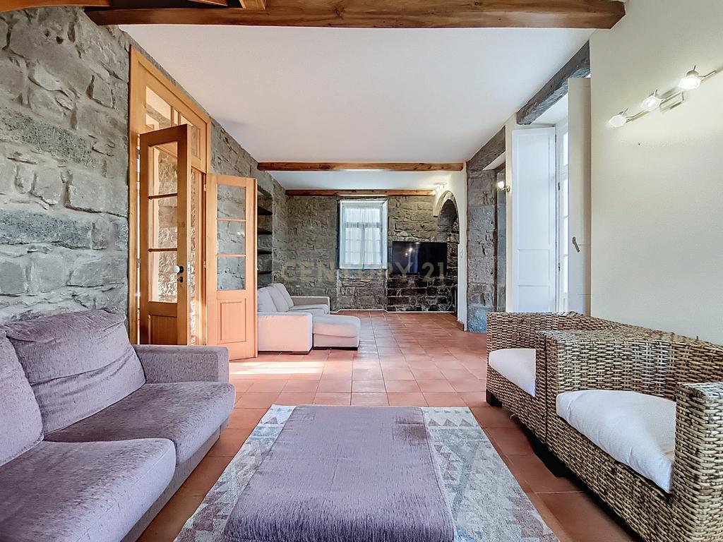 Rústico de Luxo – Moradia Renovada com Vista Mar Deslumbrante - Image 23