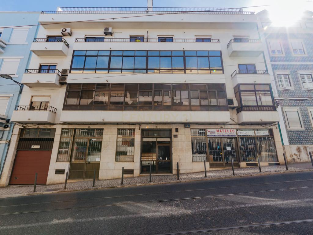 T2+1 com Terraço de 50m², Estacionamento e Localização Premium na Graça / Penha de França - Image 30