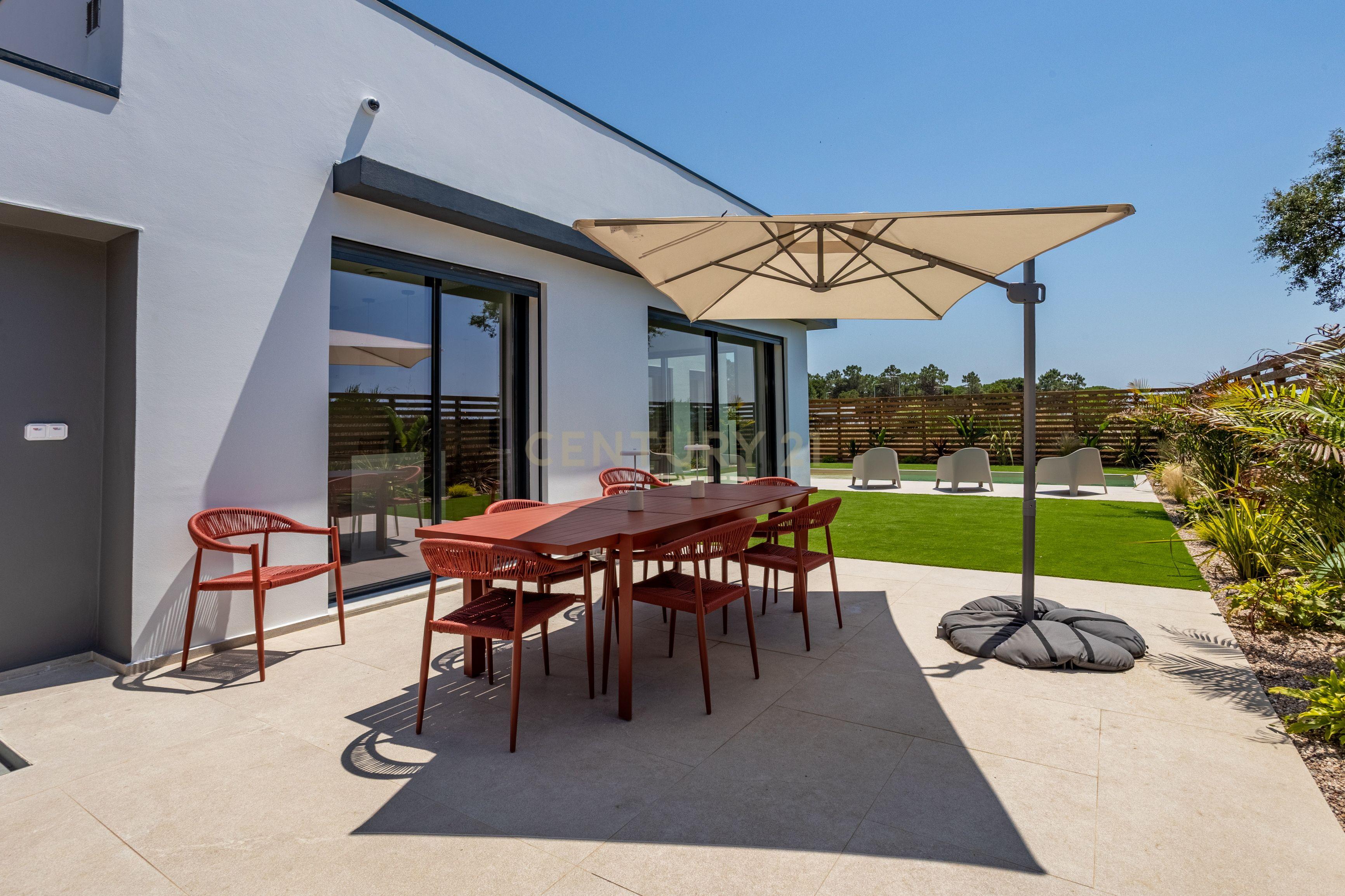 Fotografia 10 de Luxuosa Moradia T4 com Piscina na Lagoa Albufeira, para Arrendamento