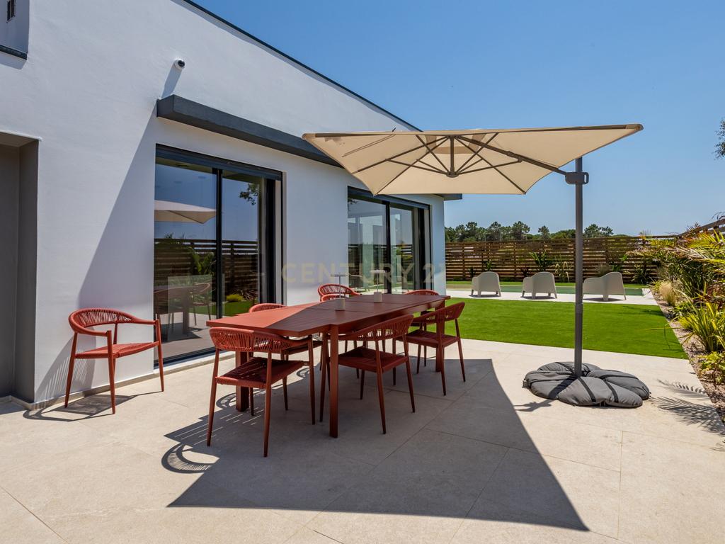 Luxuosa Moradia T4 com Piscina na Lagoa Albufeira, para Arrendamento - Image 10