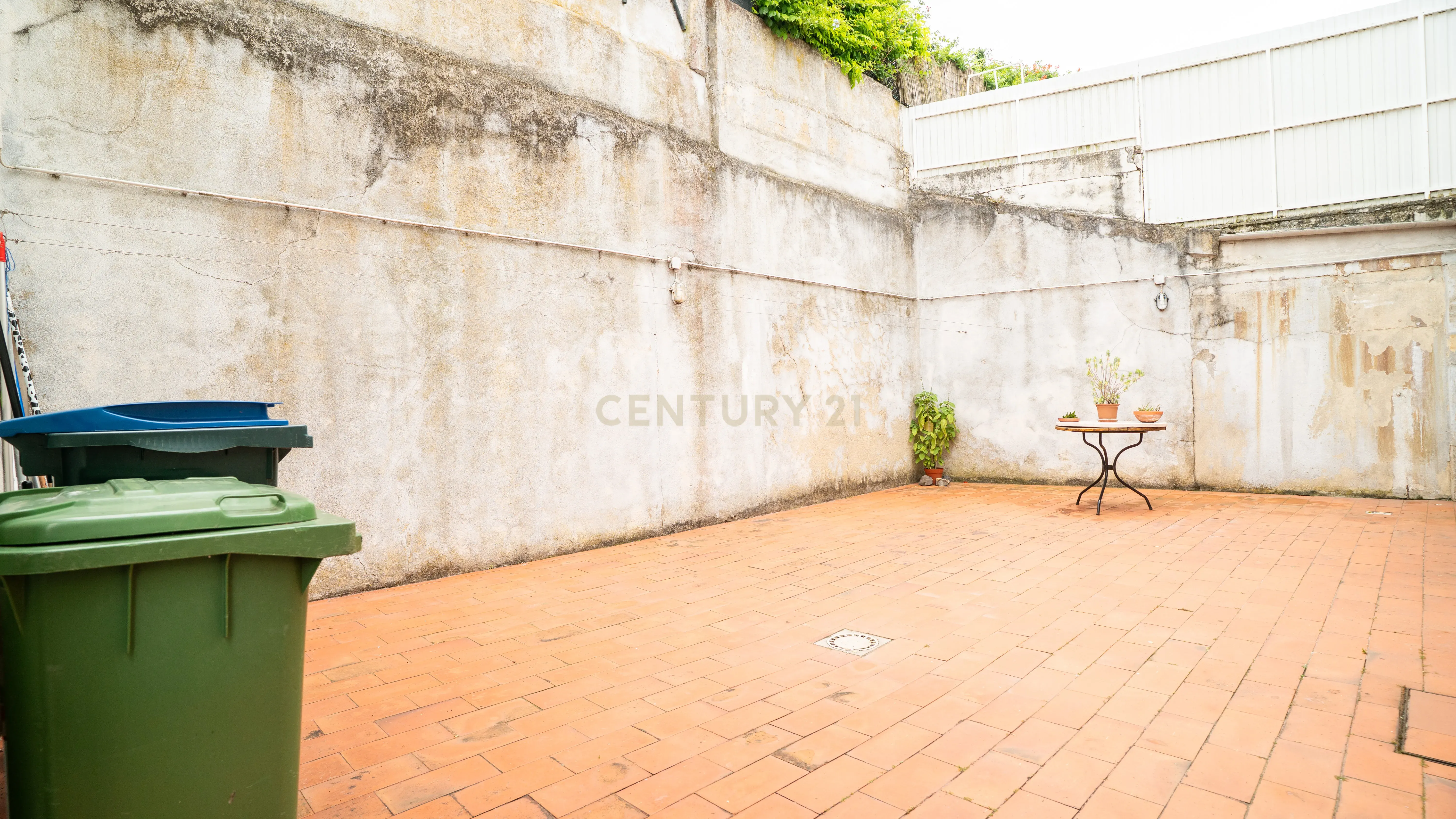 Moradia T6, na Rua 1 no Bairro de Belém, para modernizar em lote com 290m² - Image 56