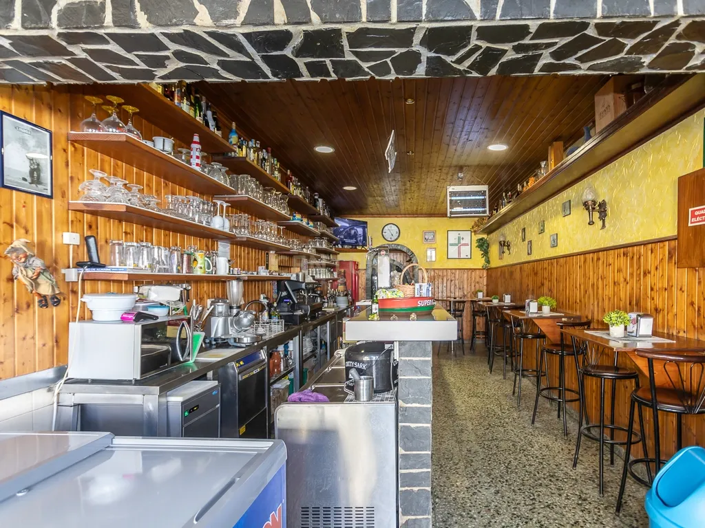 Moradia transformada em Restaurante - Santo António - Costa de Caparica - Image 8