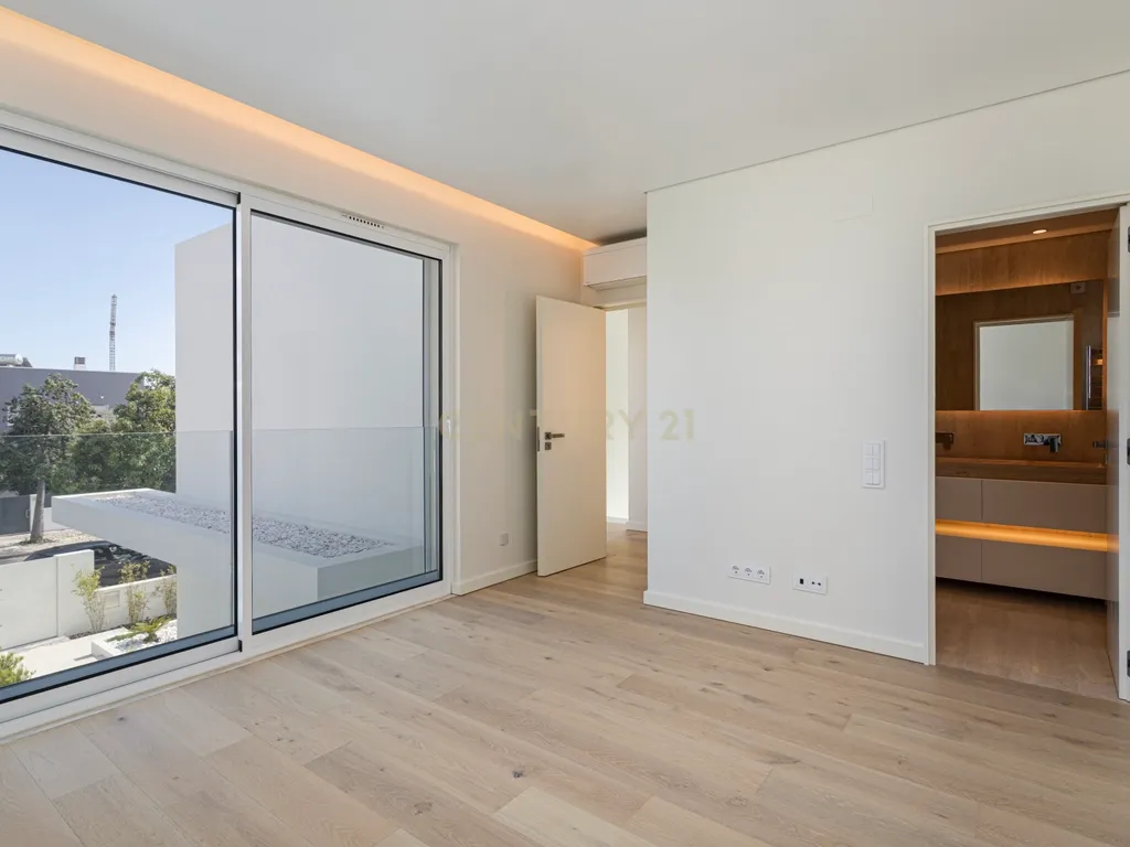 Exclusividade e Sofisticação. A Sua Nova Casa de Luxo no Algarve – Moradia Isolada com 3 Suites! - Image 8
