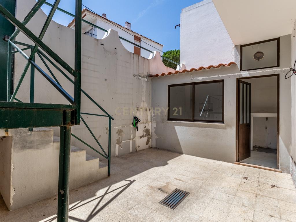 Espaçosa Moradia T3 em Azambuja, Lisboa - Image 14