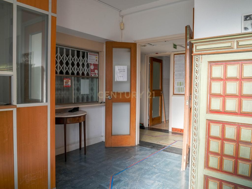  Espaço Versátil com Localização Privilegiada - Image 7