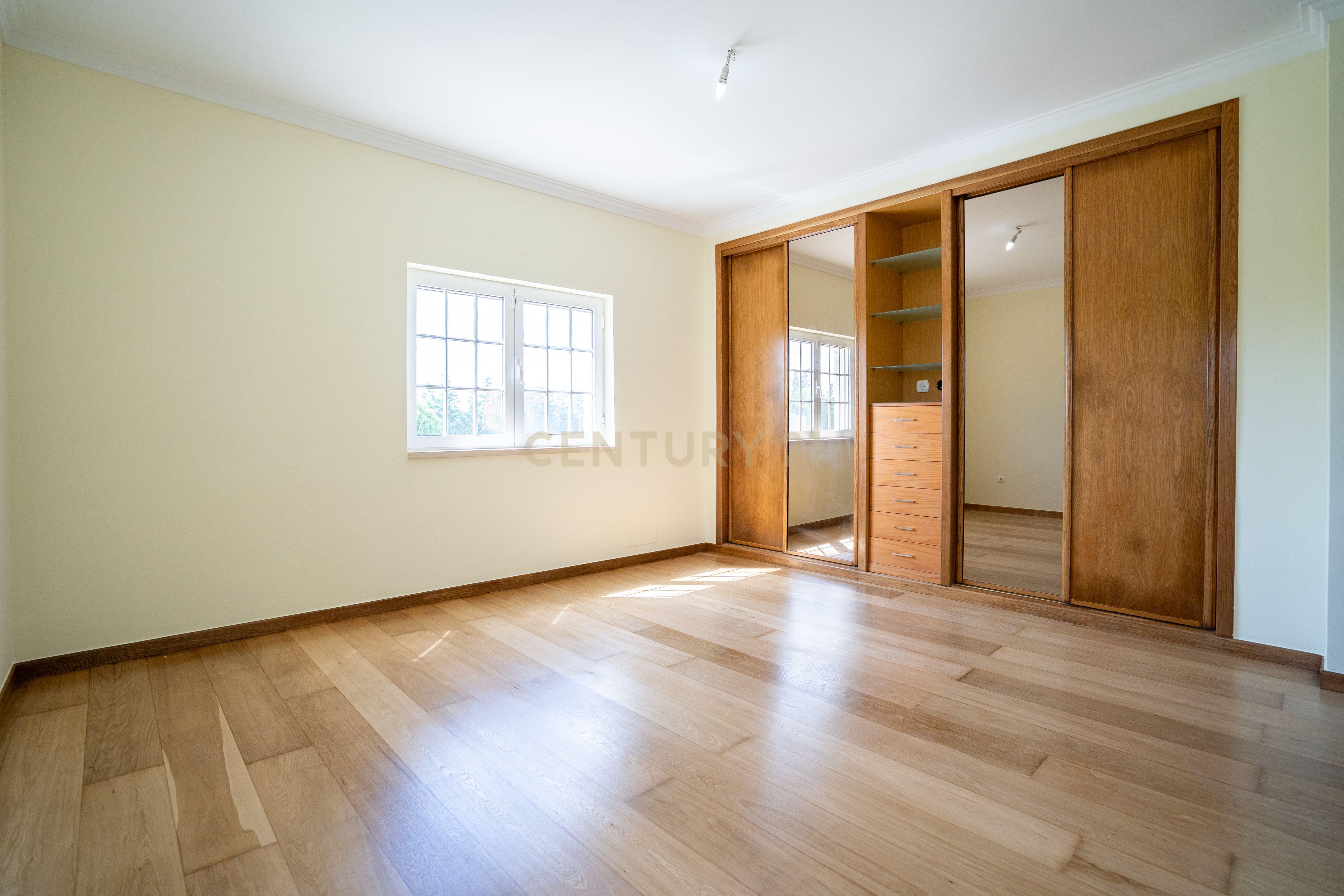 Moradia Térrea T4 na Moita com 3470m2 de Terreno - Image 10