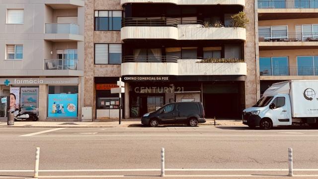 Magnífica Loja na Foz do Douro – Avenida do Brasil, junto ao mar - Image 17