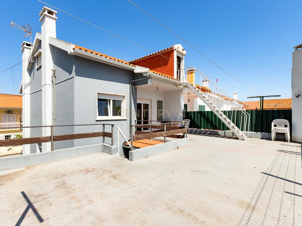 Moradia T3 com Sótão Habitável e Garagem nas Praias do Sado - Image 19