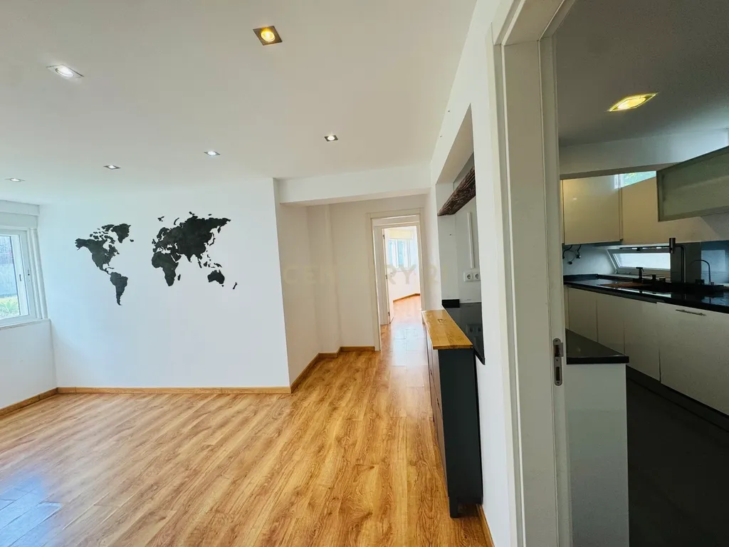 APARTAMENTO T3 REMODELADO NA ENCARNAÇÃO - Image 7