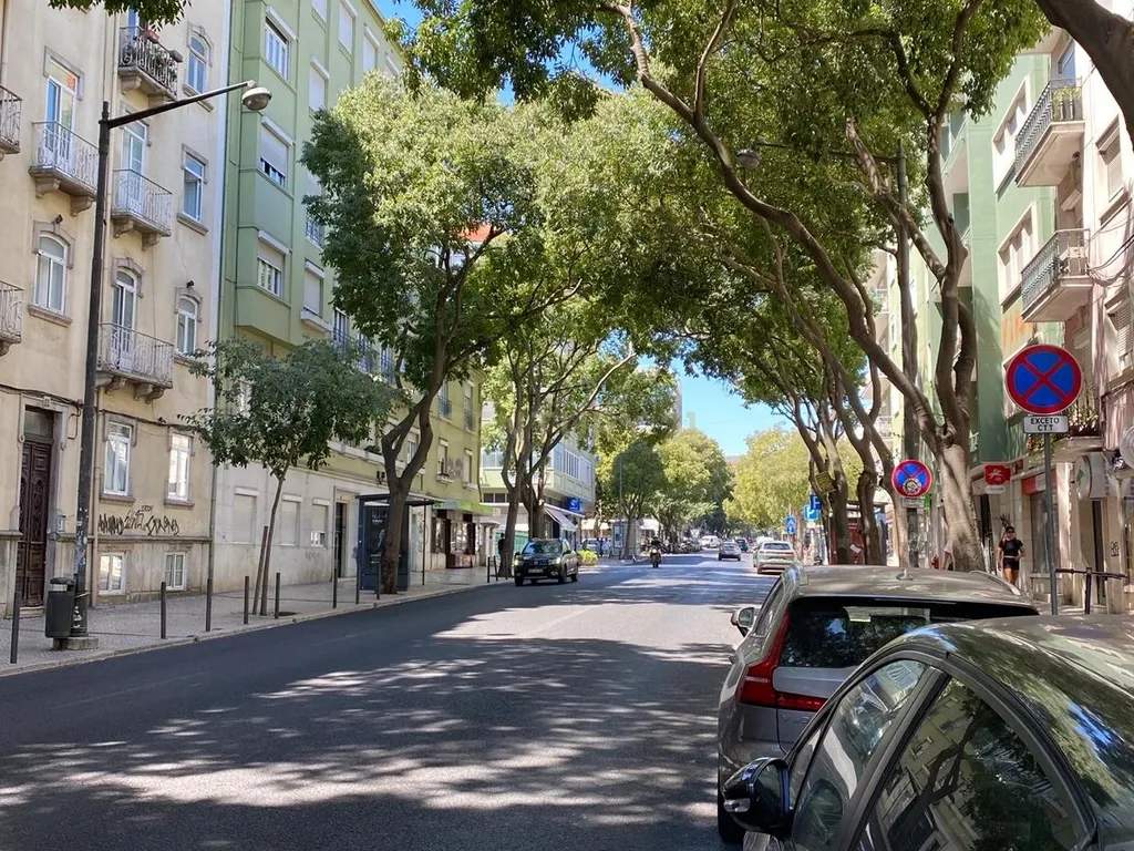 Apartamento T3+1*com logradouro | Totalmente remodelado | Centro de Lisboa - Image 43
