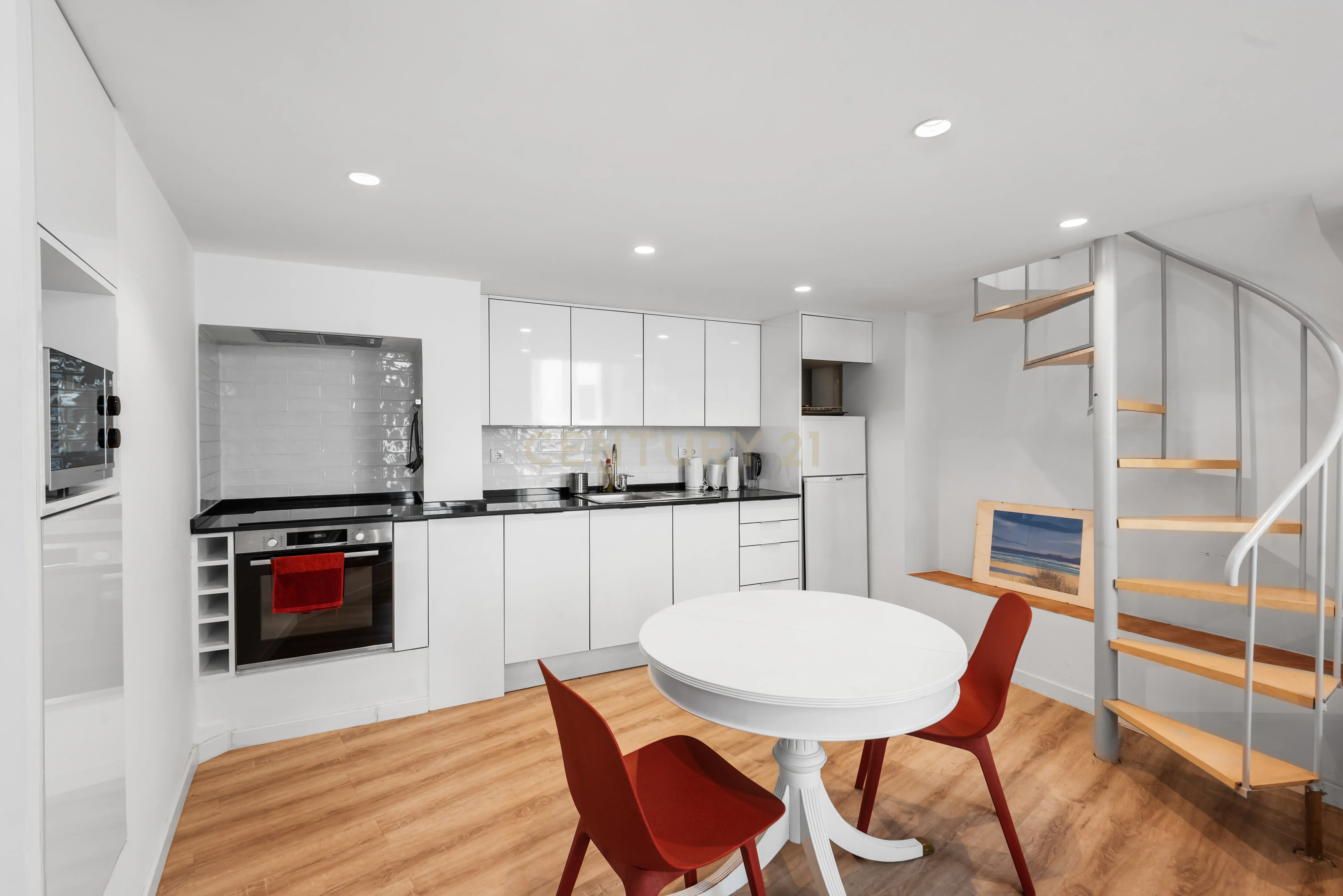 Fotografia 9 de Loft T0+1 Renovado em Alcântara a 50 metros da futura estação de metro de Alcântara
