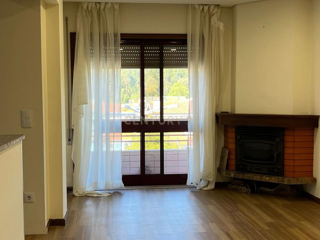Apartamento T1+1 com Varanda na Maia, Porto - Image 4